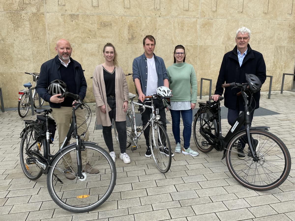 „Stadtradeln“ startet - Banner weisen auf den Wettbewerb hin